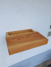 Wandregal mit Geheimfach