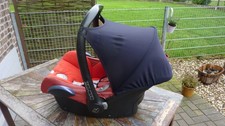 Maxi Cosi Babyschale, E4 / 0-13kg, schwarz, rot mit Fußsack,schwarz, silberig