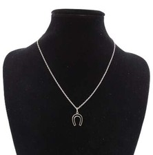 Eleganter Hufeisen-Anhänger aus 835 Silber – Ein Glücksbringer für jeden Anlass