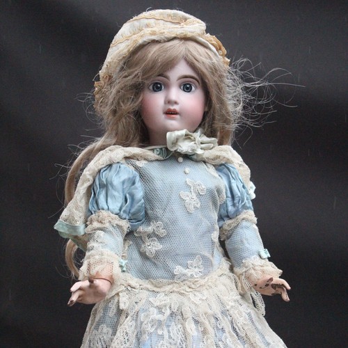 Antikes puppenkleid aus spitze - puppenkleid,