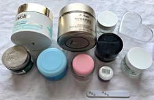 Große und Kleine Creme Dosen ua von Asam, Herz Box, Spatel von E. Grant Leer