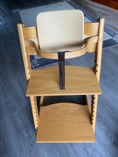 Stokke Tripp Trapp Kinderhochstuhl in Buche Rückenlehne Sicherheitsbügel Gurt