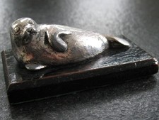 Figur Silber 835 Robbe auf Holz Sockel von ca. 1945 schön und massiv 162,2 gr.