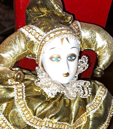 Harlekin figur aus
