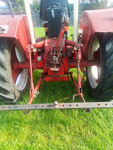 International 323 traktor - international,