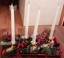 2 LED -Tafelkerzen mit goldfarbenen Ständern + WEIHNACHTEN + Batteriebetrieben