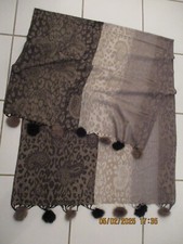 Tuch/Stola mit Fell-Bommeln