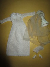 217) ALTES BRAUTKLEID+SCHLEIER+KETTE+TORTE+SCHUHE BARBIE U.A.29cm MODEPUPPEN 