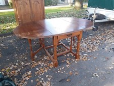 antiker Tisch oval mit Laden