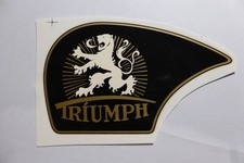 Triumph links Schriftzug