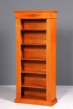 Edles Regal im englischen Stil