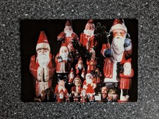 Weihnachtsmänner aus