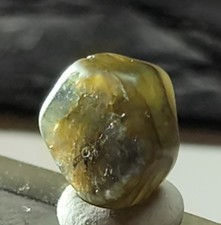 Korund Var. Saphir - Rohstein-Nugget, 4,10ct  8,8x8,7x4,7mm, Madagaskar #2685