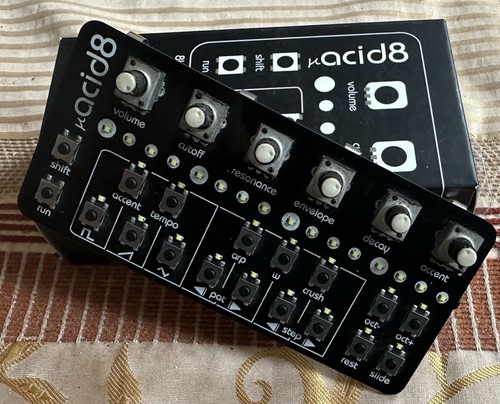 Twisted electrons µacid8 - twisted,