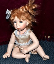 Porzellanpuppe Baby,(36,0 cm), verstaubt, Marke :oncrown collection 189/777,2002