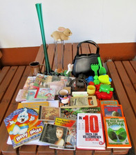 Flohmarktartikel; Trödelkiste; DVD, CD's, Bücher, PC-Spiele, Handtasche, Vase