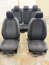 Sitze und Türverkleidungen für BMW 2 Activ Tour 2018 in ausgezeichnetem Zustand.