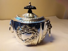 ZIERDOSE / ZUCKERDOSE - SILBER GEPUNZT 260g - HÖHE 12,3 LÄNGE 13,5 x 9 cm.