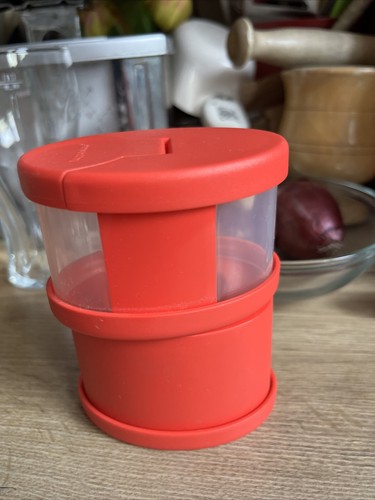 Tupperware top orient - top,