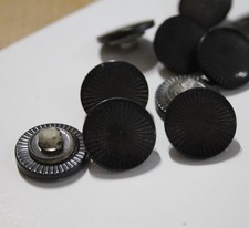 10 dunkel braune Knöpfe- 18