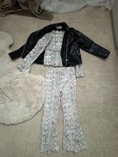 Komplettes Outfit für