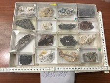 Kleine Sammlung mit Mineralien