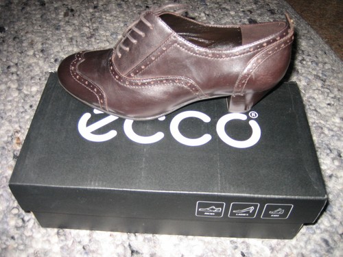 Neue schuhe mit - neue, leder