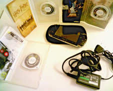 Sony PlayStation Portable Slim & Lite Piano Black 3 Spiele m. Displayfehler