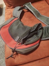 Katze Trägt Häng Tasche  neu