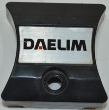 DAELIM VC 125 BLENDE EMBLEM ABDECKUNG HUPE MITTIG VERKLEIDUNG VORNE
