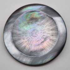 Grauer Perlmutt Ösen-Knopf 23-45 mm Ziseliert / Mother-of-Pearl Button E27