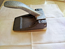 Antiker  Locher Grauguss .