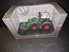 Universal Hobbies Fendt Vario 516 mit Frontlader ,  mit Ballenzange  in  1:32. 