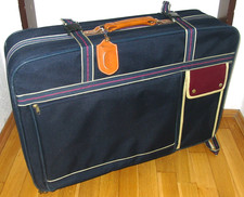 Großer Reisekoffer mit Rollen