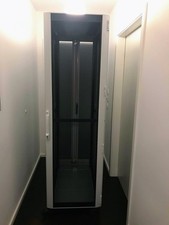 Rittal TS IT Serverschrank /IT Rack m. Zubeh., 42HE,DK 5508.110 auf Rollen