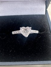 Herzförmiger Diamantring in