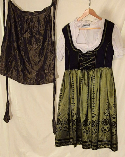 Dreiteiliges dirndl - dreiteiliges,