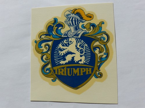 Triumph links schriftzug - triumph,
