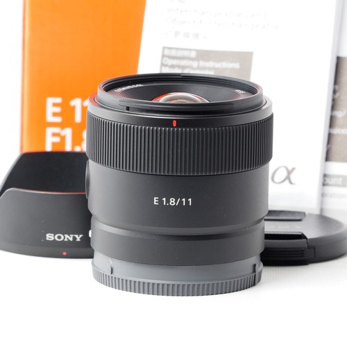 Sony sel11f18 11mm - f/1.8, aps-c