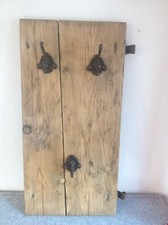 Garderobe - alter Fensterladen mit 3 Gusseiseren Haltern