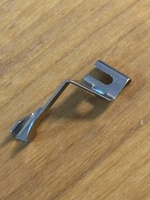 gebrauchtes Ersatzteil für Nähmaschine Fuß Nähfuß Rollsaum Singer