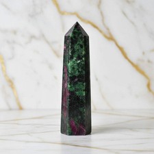Rubin zoisit obelisk - rubin-zoisit,