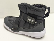 Nike Kinder Winterstiefel Isoliert und warm schwarz Gr. 25 bis 26 NEU