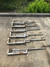 Baustellengeländer, Geländer, Pfosten, Halterung für Absperrung auf dem Balkon