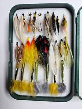 Balzer  Fliegenbox ca. 14 x 10 x 3,5cm mit handgebundenen Streamer !