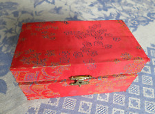 Qi Gong Kugeln, weiß, in rotem Brokatkästchen