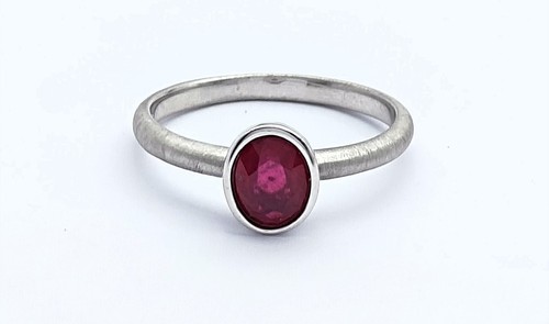 Rubin ring 18ct gr 21 - rubin,