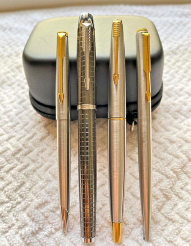 Lot vintage parker pens - of,
