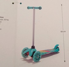 Kinderscooter mit Leuchtrollen