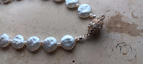 Flache perlenkette mit - flache,